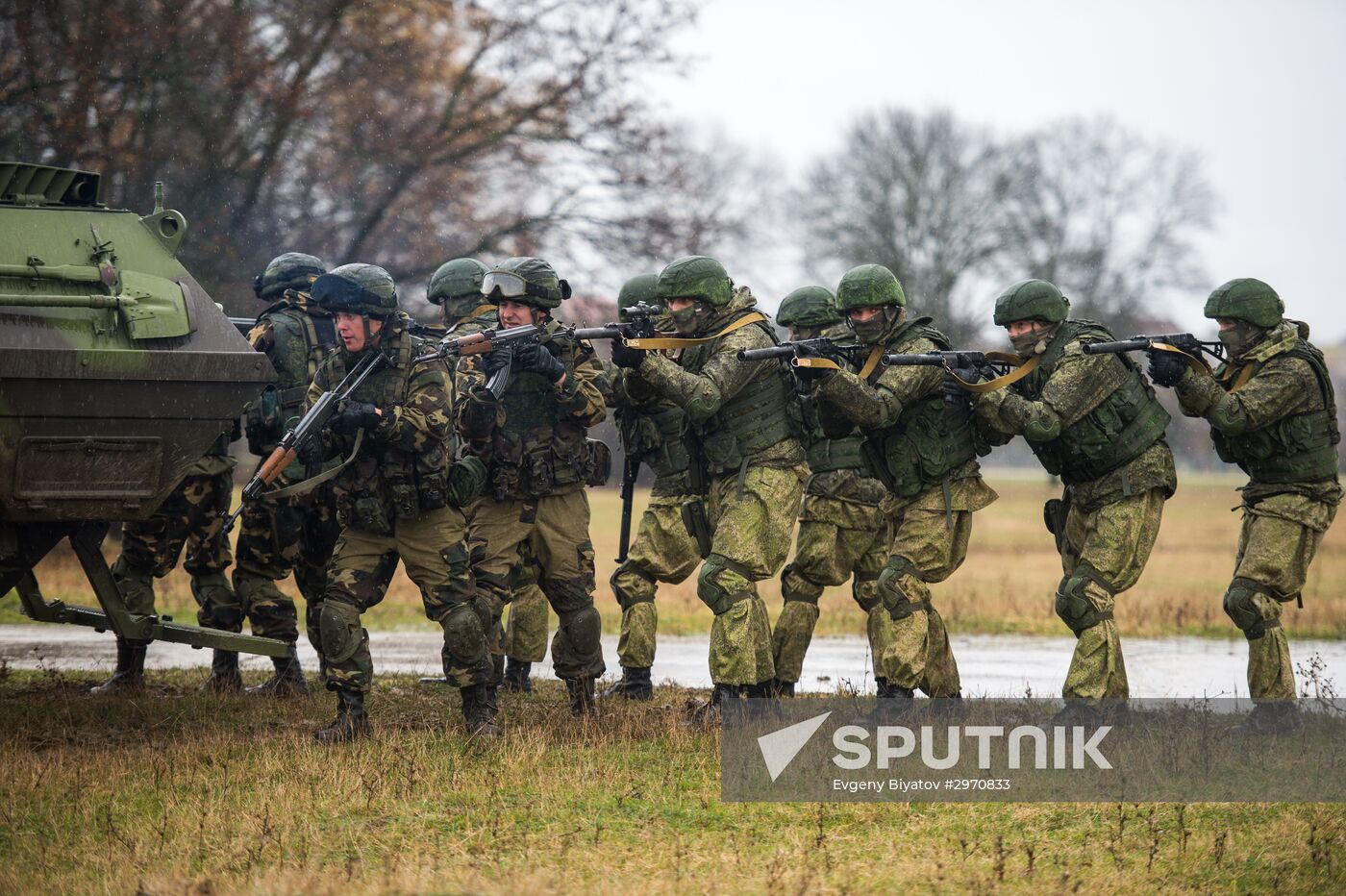 Drill of Russian, Belarusian and Serbian airborne forces "Slavic Fraternity-2016"