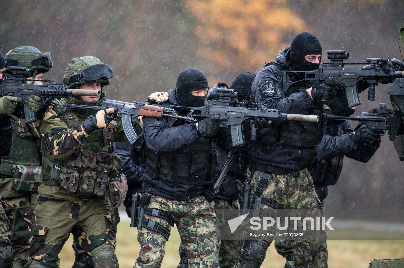 Drill of Russian, Belarusian and Serbian airborne forces "Slavic Fraternity-2016"