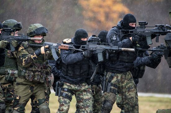 Drill of Russian, Belarusian and Serbian airborne forces "Slavic Fraternity-2016"