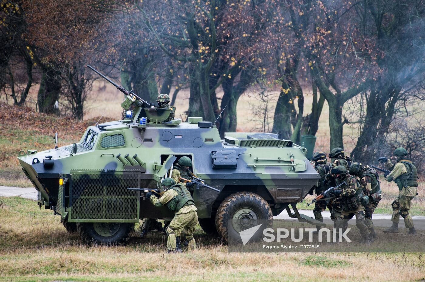 Drill of Russian, Belarusian and Serbian airborne forces "Slavic Fraternity-2016"