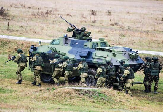 Drill of Russian, Belarusian and Serbian airborne forces "Slavic Fraternity-2016"