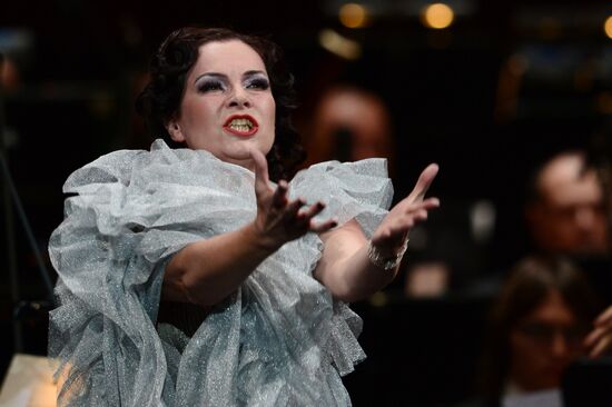 World opera stars gala concert marks Galina Vishnevskaya's 90th birthday