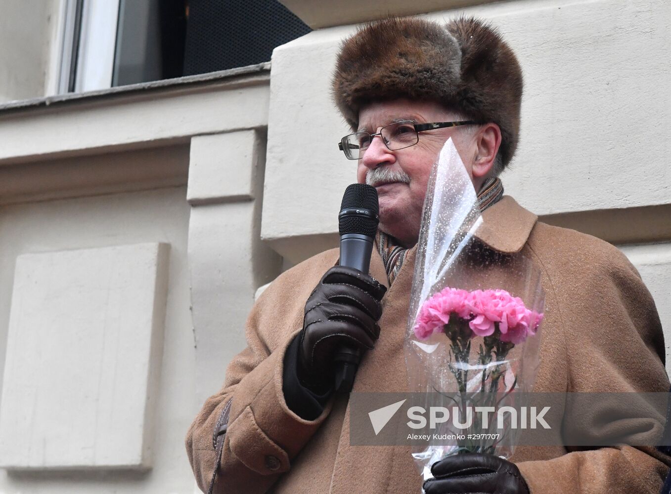Unveiling of plaque in tribute to Viktor Monyukov