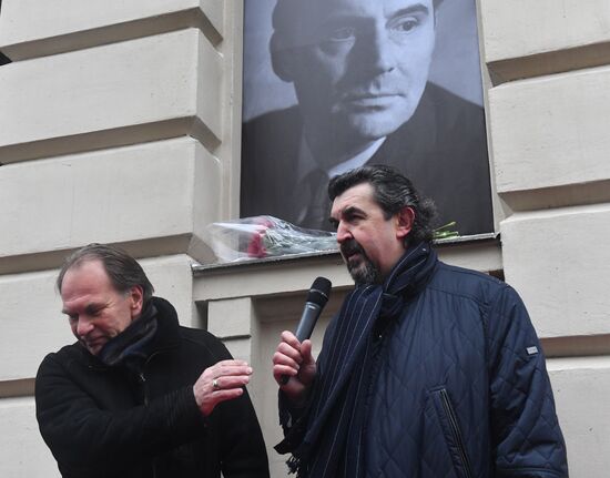 Unveiling of plaque in tribute to Viktor Monyukov