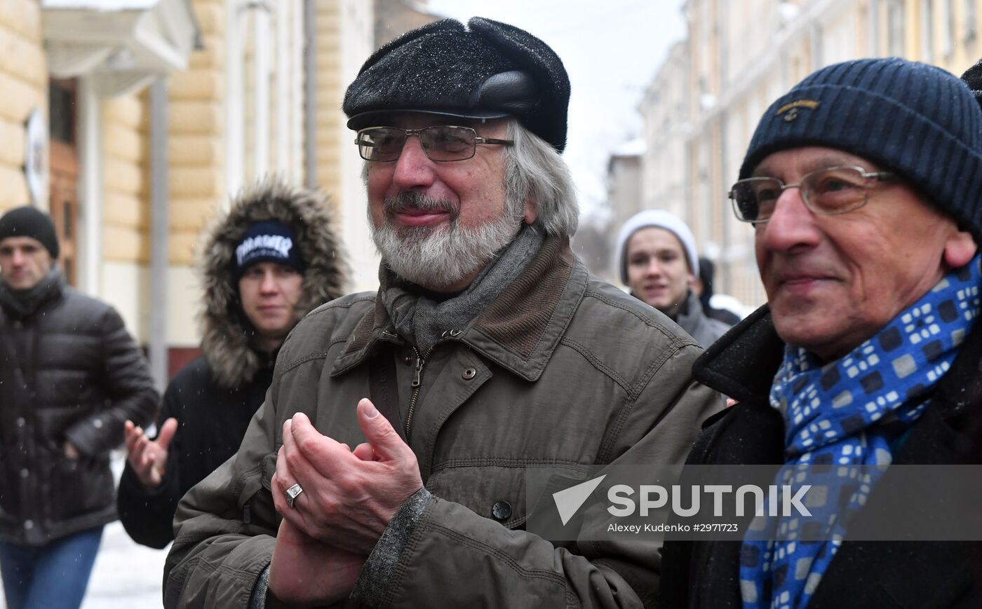 Unveiling of plaque in tribute to Viktor Monyukov
