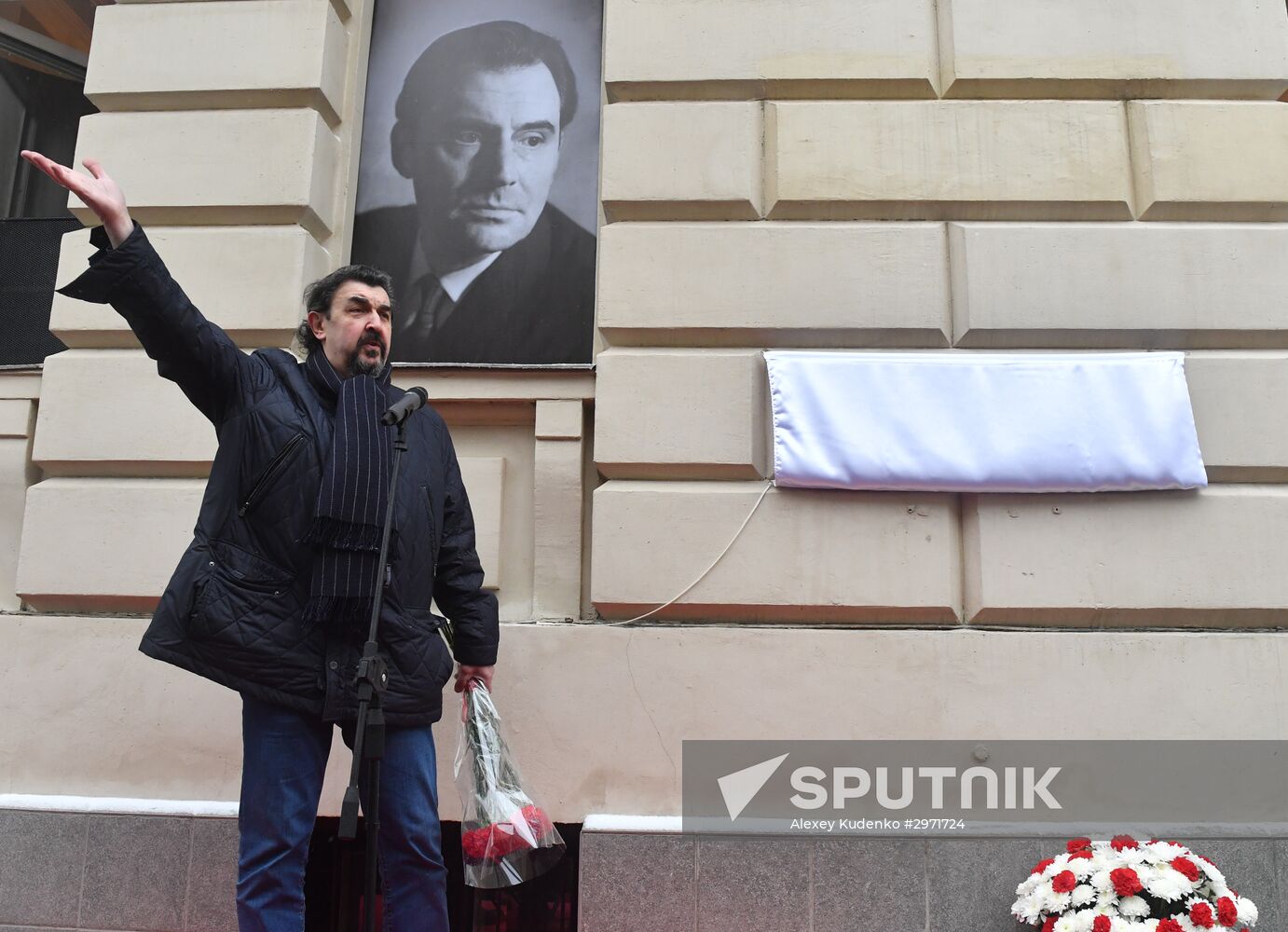 Unveiling of plaque in tribute to Viktor Monyukov