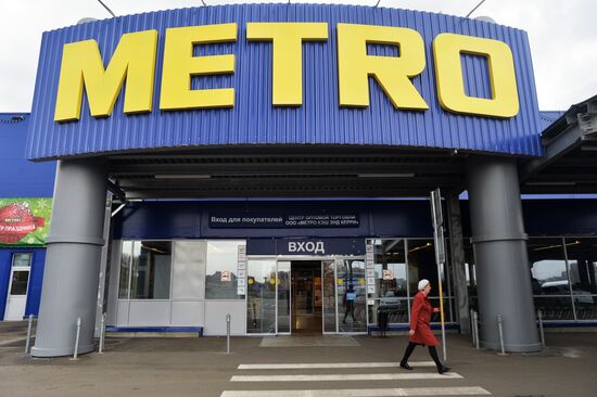 METRO Cash & Carry logistics and trade center in Rostov-on-Don