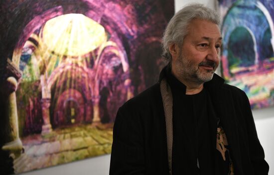 Stas Namin's exhibtion "Unreservedly"