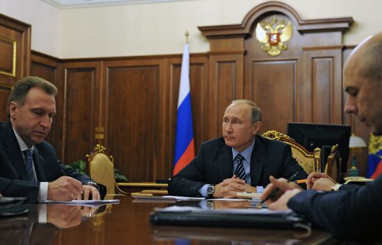 President Putin chairs meeting at the Kremlin on economic issues