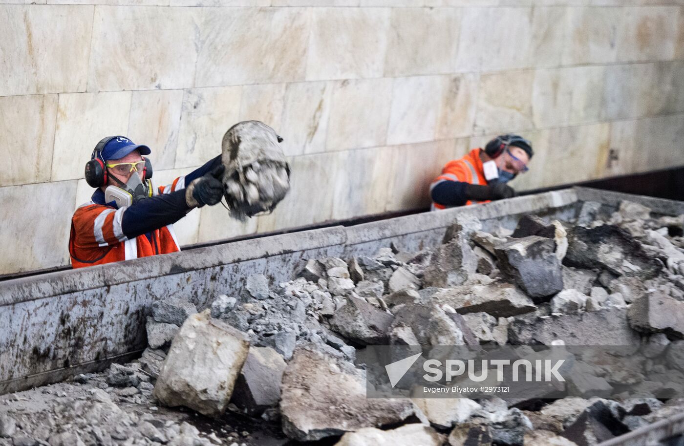 Maintenance works carried out during repairs interval in Moscow's Sokolnicheskaya metro line