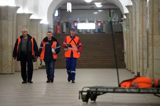 Maintenance works carried out during repairs interval in Moscow's Sokolnicheskaya metro line