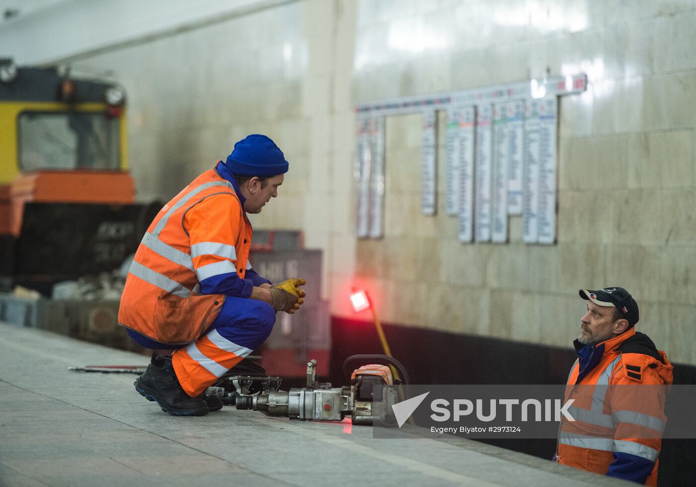 Maintenance works carried out during repairs interval in Moscow's Sokolnicheskaya metro line