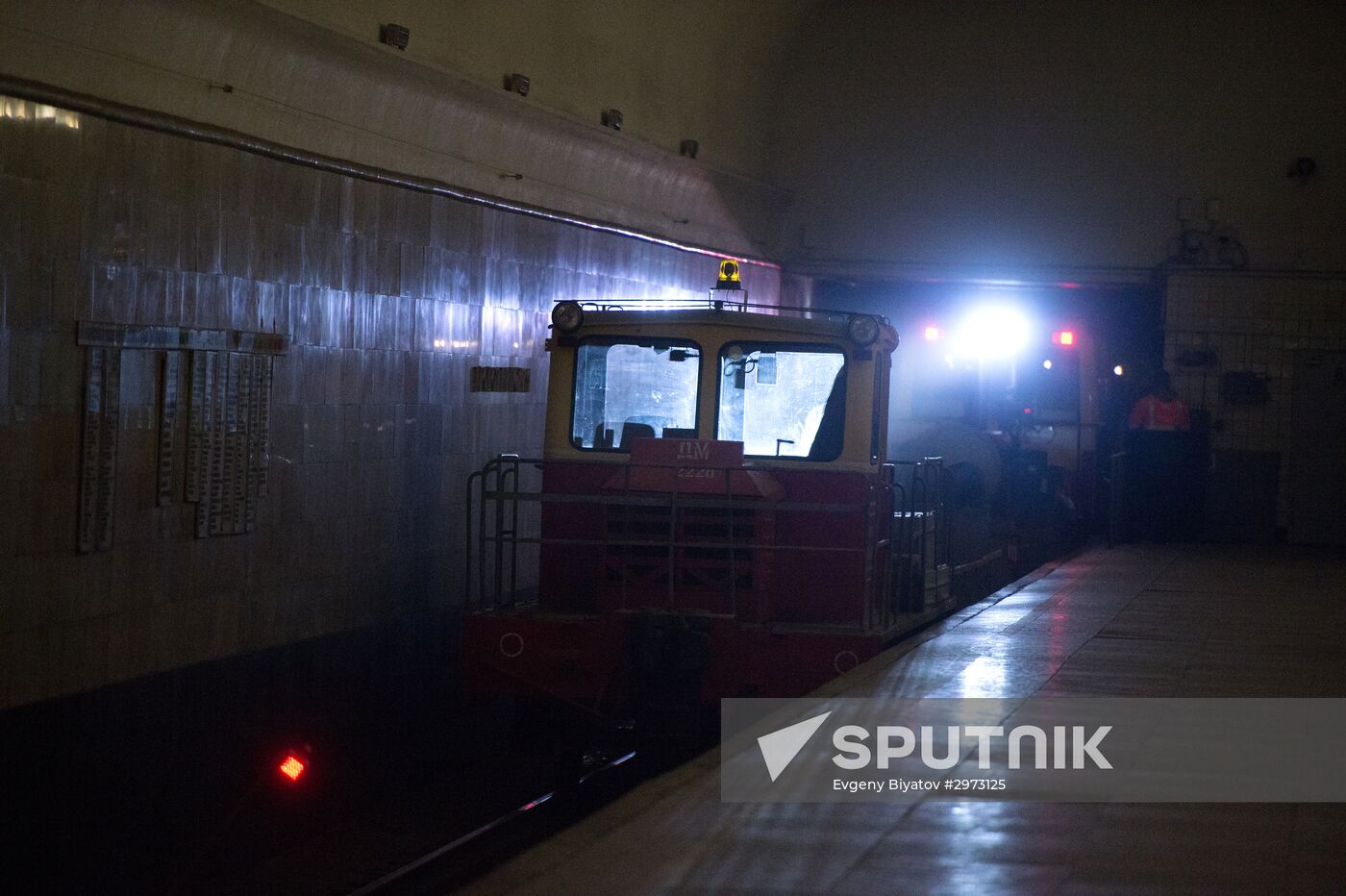 Maintenance works carried out during repairs interval in Moscow's Sokolnicheskaya metro line