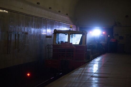 Maintenance works carried out during repairs interval in Moscow's Sokolnicheskaya metro line