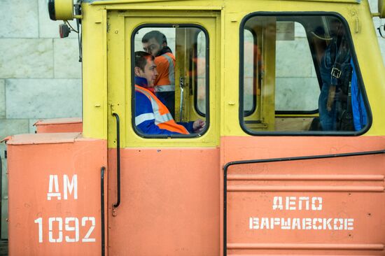 Maintenance works carried out during repairs interval in Moscow's Sokolnicheskaya metro line