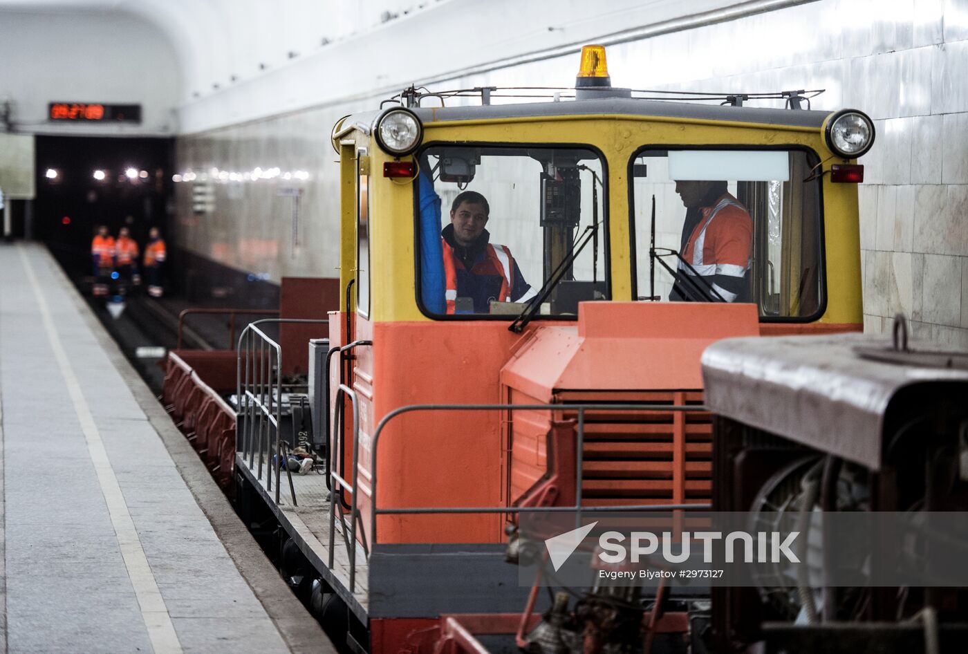 Maintenance works carried out during repairs interval in Moscow's Sokolnicheskaya metro line