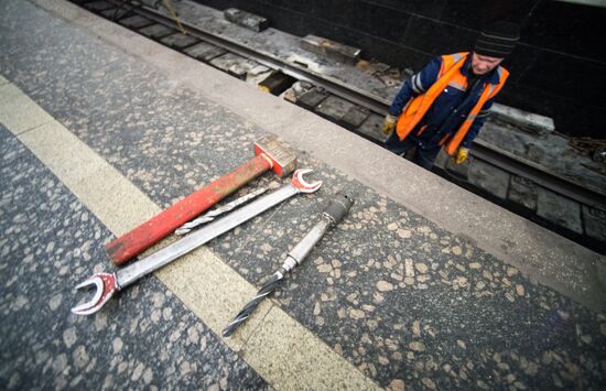 Maintenance works carried out during repairs interval in Moscow's Sokolnicheskaya metro line