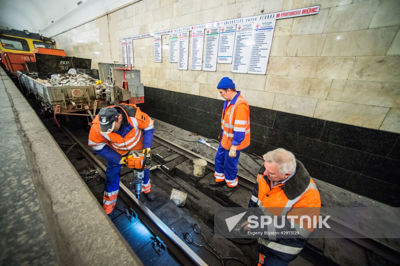 Maintenance works carried out during repairs interval in Moscow's Sokolnicheskaya metro line