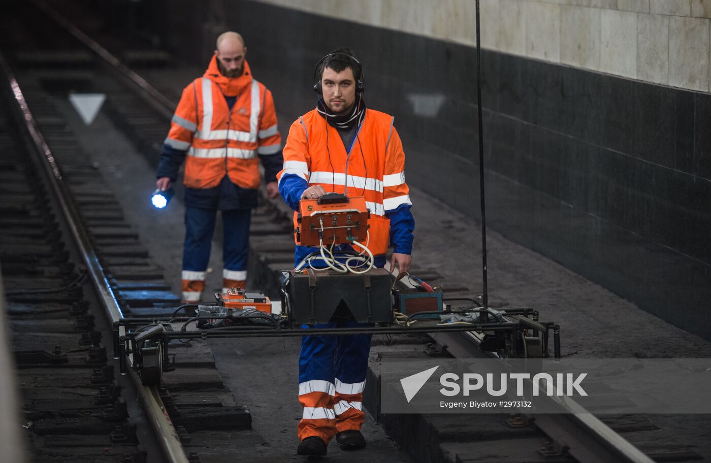 Maintenance works carried out during repairs interval in Moscow's Sokolnicheskaya metro line