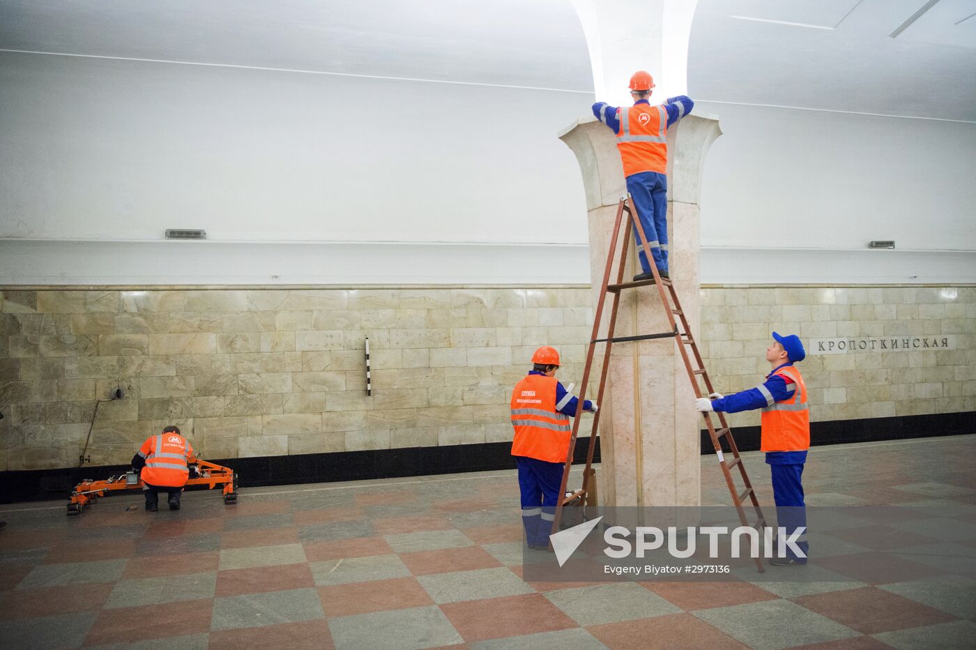 Maintenance works carried out during repairs interval in Moscow's Sokolnicheskaya metro line