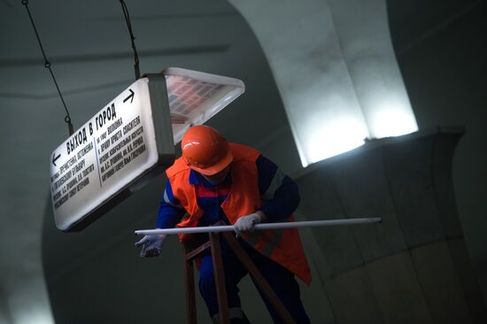 Maintenance works carried out during repairs interval in Moscow's Sokolnicheskaya metro line