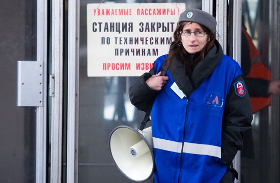 Maintenance works carried out during repairs interval in Moscow's Sokolnicheskaya metro line