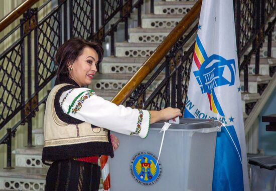 Second round of presidential election in Moldova