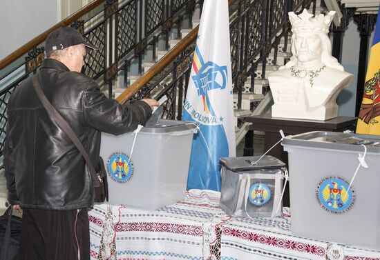 Second round of presidential election in Moldova