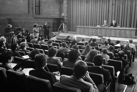 Australian Prime Minister Robert James Lee Hawke's visit to USSR