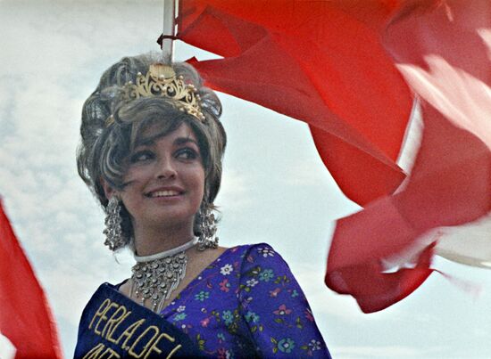 Pylayushchy Ostrov (The Blazing Island) film