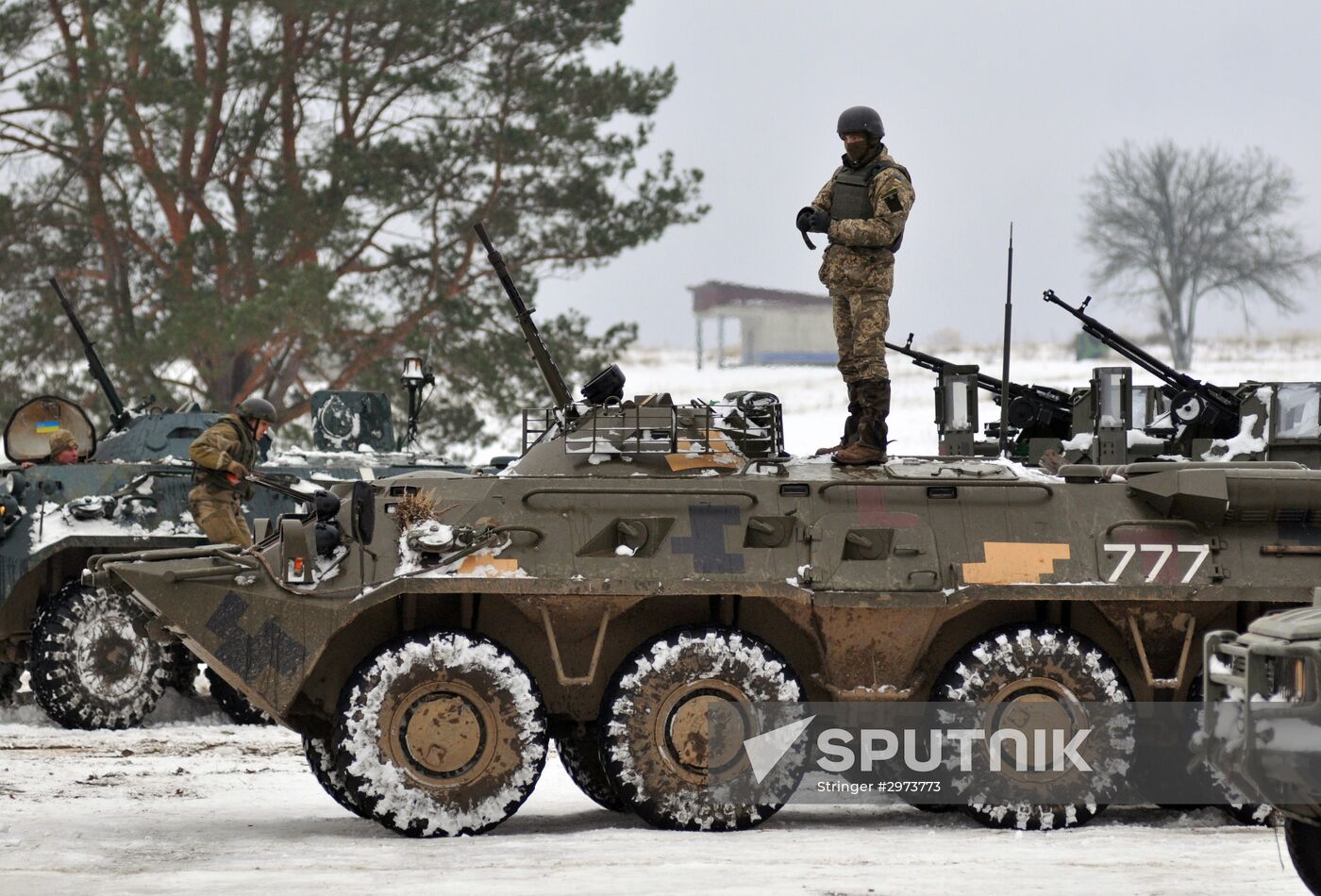 Commander of Canadian Army Paul Wynnyk inspects Ukrainian military units