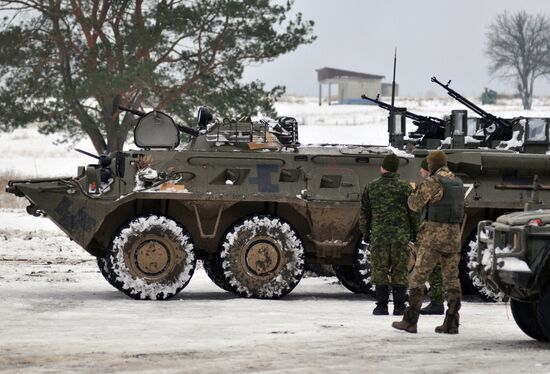 Commander of Canadian Army Paul Wynnyk inspects Ukrainian military units