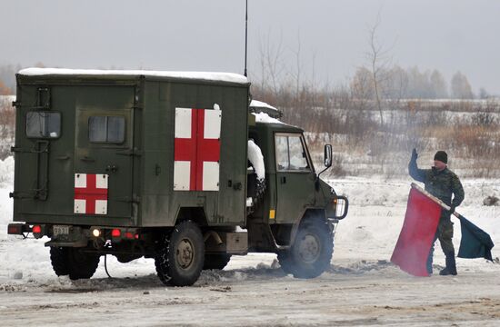 Commander of Canadian Army Paul Wynnyk inspects Ukrainian military units