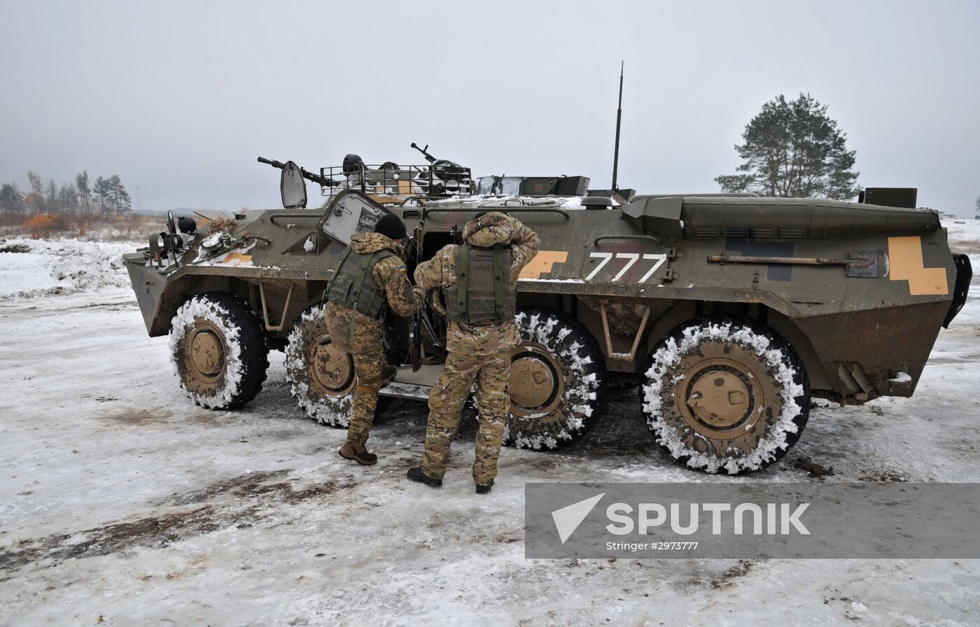 Commander of Canadian Army Paul Wynnyk inspects Ukrainian military units