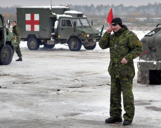 Commander of Canadian Army Paul Wynnyk inspects Ukrainian military units