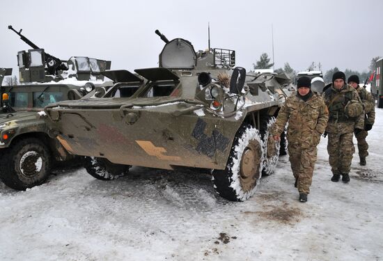 Commander of Canadian Army Paul Wynnyk inspects Ukrainian military units