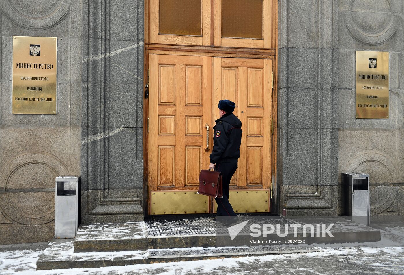 Situation near Russian Investigative Committee and Ministry of Economic Development after Alexei Ulyukayev's arrest