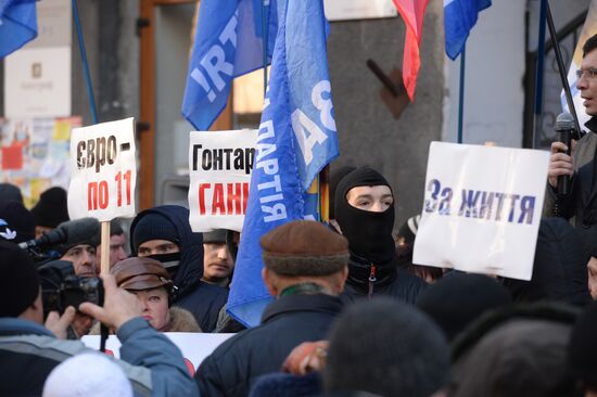 Clients of bankrupt banks protest in Kiev