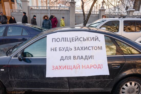 Clients of bankrupt banks protest in Kiev