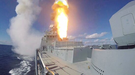 Admiral Kuznetsov aircraft carrier and Admiral Grigorovich patrol ship deployed in Syria for the first time ever