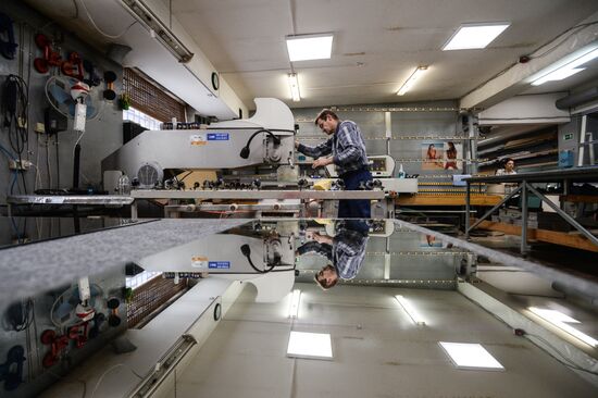 Mirror and stain glass production in Veliky Novgorod