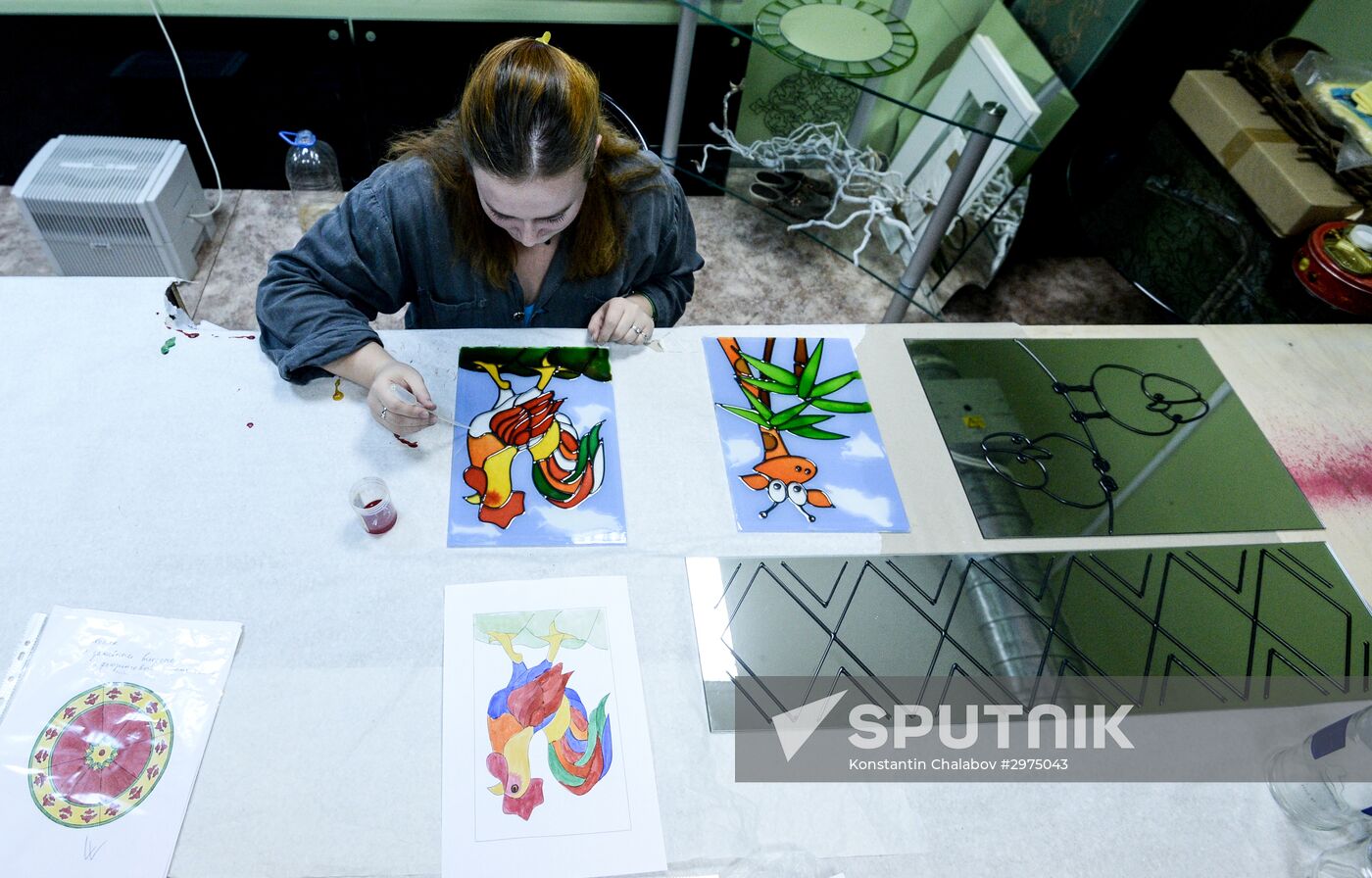 Mirror and stain glass production in Veliky Novgorod