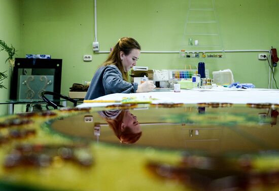 Mirror and stain glass production in Veliky Novgorod