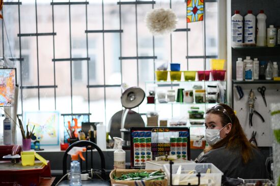 Mirror and stain glass production in Veliky Novgorod