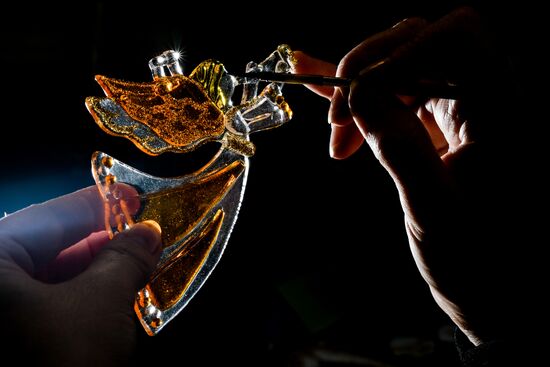 Mirror and stain glass production in Veliky Novgorod