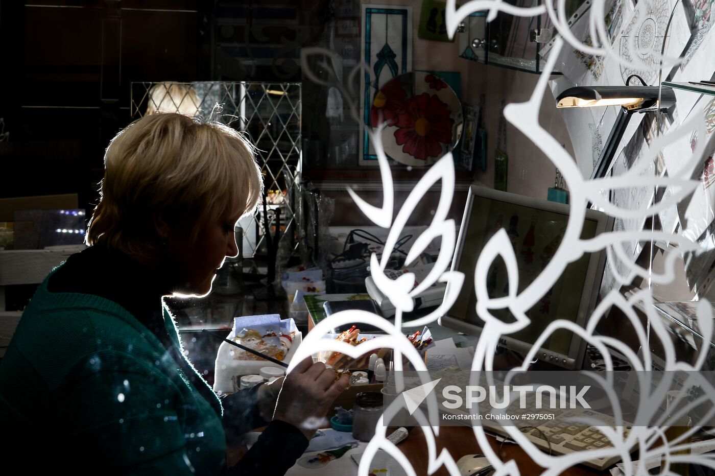 Mirror and stain glass production in Veliky Novgorod