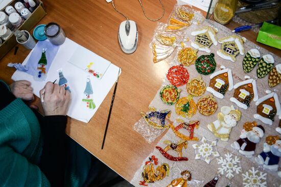 Mirror and stain glass production in Veliky Novgorod