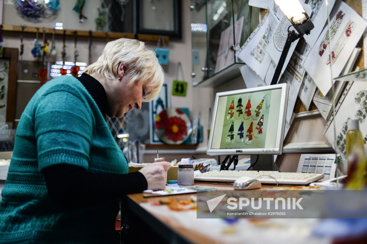 Mirror and stained glass production in Veliky Novgorod