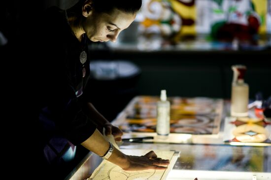 Mirror and stain glass production in Veliky Novgorod