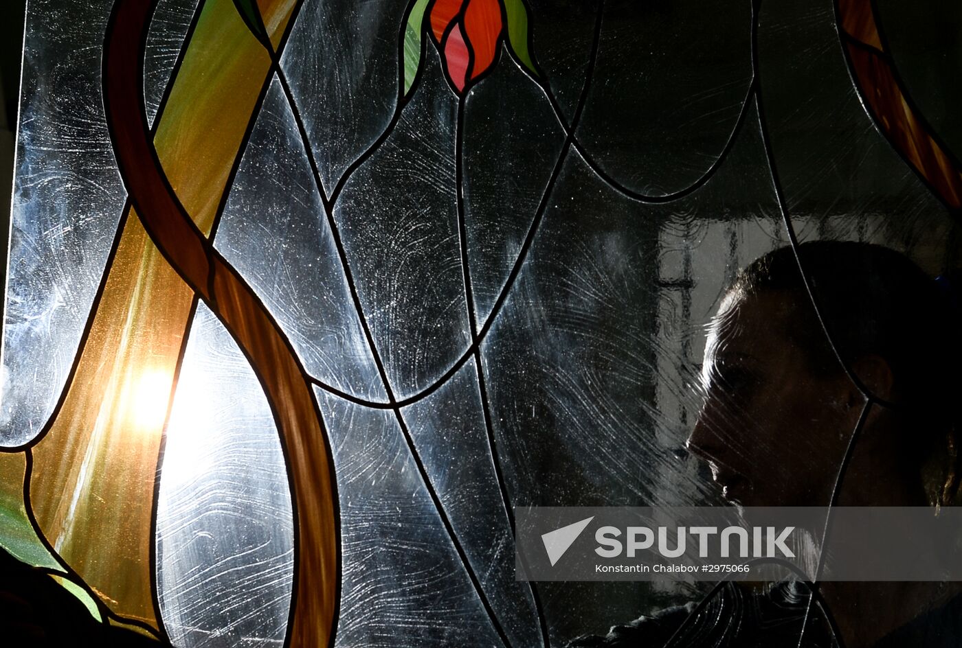 Mirror and stained glass production in Veliky Novgorod